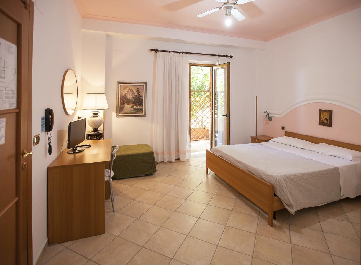 Bed and Breakfast Oasi Relais Вико-Экуенсе Экстерьер фото